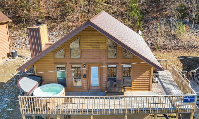 Byrdstown Cabin | Chalet with 2 Bedrooms lakeside to Dale Hollow Lake #17