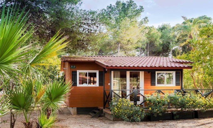 Castellet i la Gornal Ski Chalet | Chalet with air conditioning on beautiful park
