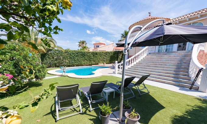Hoya de los Patos Villa | Chalet with impressive character and caraceristicas