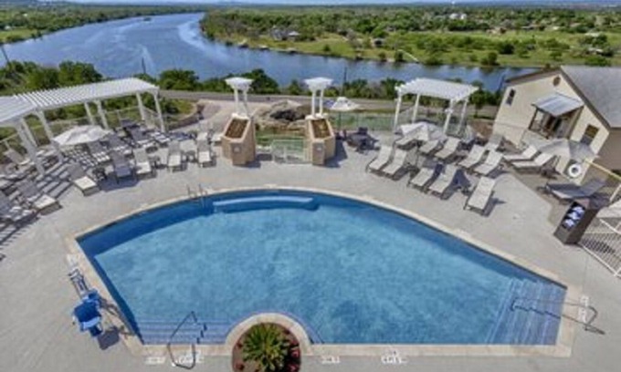 Marble Falls Resort | Challenging golf courses and tasteful wineries!