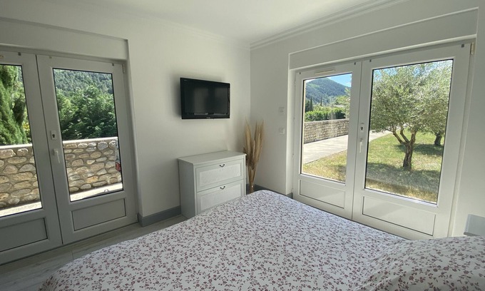 Saint-Fortunat-sur-Eyrieux Bed & Breakfast | Chambre Indépendante Avec sdb et Piscine Commune