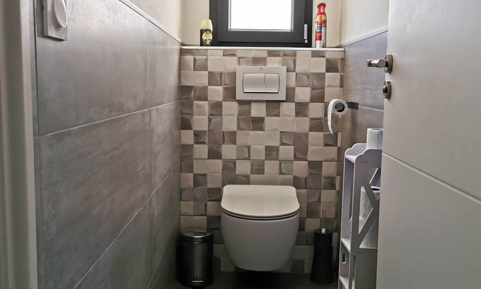 Plaissan Bed & Breakfast | Chambre Tout Confort, Salle D'eau et Toilettes Séparées 60 la Nuit