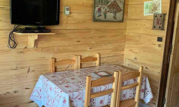 Champagny-en-Vanoise Apartment | Champagny-en-Vanoise: 19m² Studio for 4, balcony, pets allowed