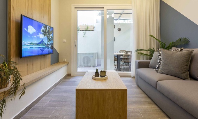 Neos Kosmos Apartment | Champions Apt in N. Kosmos neighbourhood