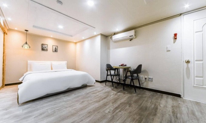 Changwon Hotel | Changwon Yongho-dong Cafe