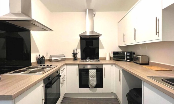 Grimsby Apartment | Chantry Suites by SA Stays