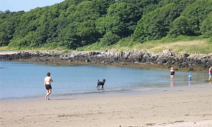 Kirkcudbright Cottage | Chapelton Coachman's Cottage - a cottage that sleeps 4 guests in 2 bedrooms
