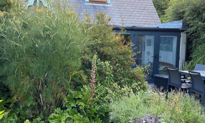 Castlemartin Cottage | Character cottage in Pembrokeshire Coast National Park 5 minutes from the beach