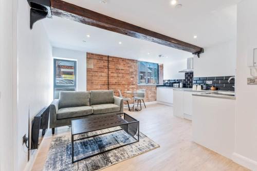 Burton on Trent Apartment | Characterful 1 Bed Apartment in Burton-on-Trent