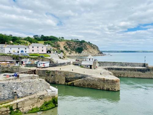 Charlestown House | Charlestown Cottage Harbour & Beach short walk!