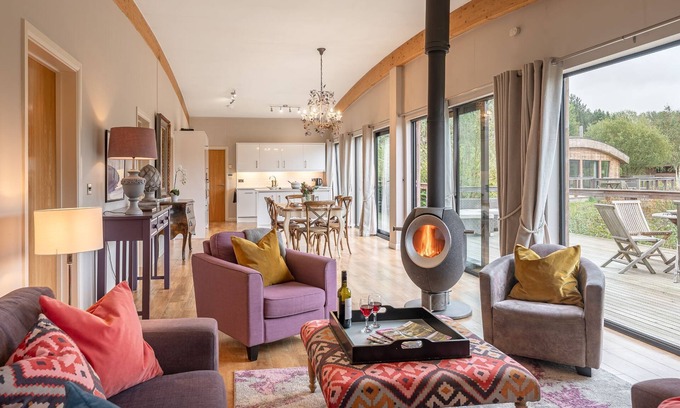 Richmond Cottage | Charlie - a lodge that sleeps 6 guests in 3 bedrooms