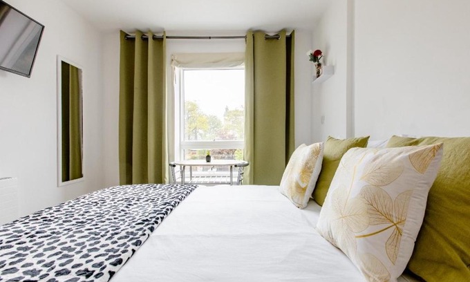 Lambeth House | Charlotte Double Room