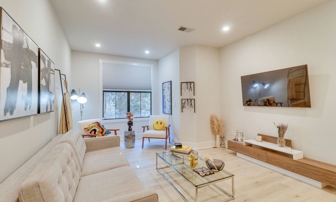Starr Hill Condo | Charlottesville Escape w/ Pool Access, Near Hiking