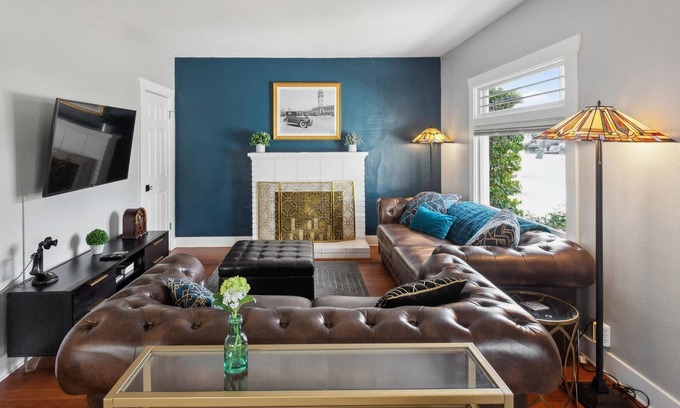 Northside House | Charm & Modern 1920s Craftsman Vintage Comfort