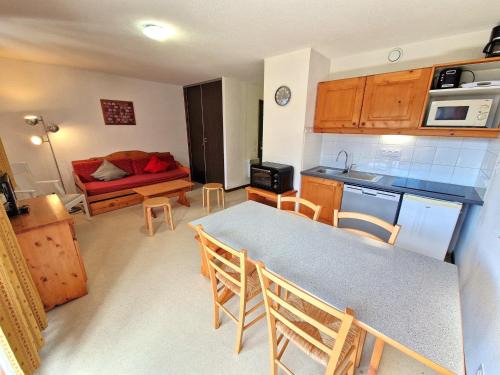 Valfrejus Apartment | Charmant 3P 6 pers à Valfréjus, balcon sud-ouest, proche pistes - FR-1-265-178