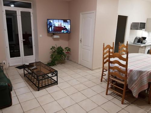Lorcy Apartment | Charmant Duplex avec Jardin Privatif et Parking, à Proximité de Montargis et Pithiviers - FR-1-590-194