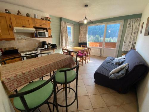 La Chapelle-d'Abondance Apartment | Charmant appartement au centre du village avec balcon et parking - FR-1-692-104