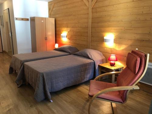 Brides-les-Bains Apartment | Charmant studio 2* avec balcon et parking à Brides-les-Bains, proche thermes et centre village. - FR-1-512-6