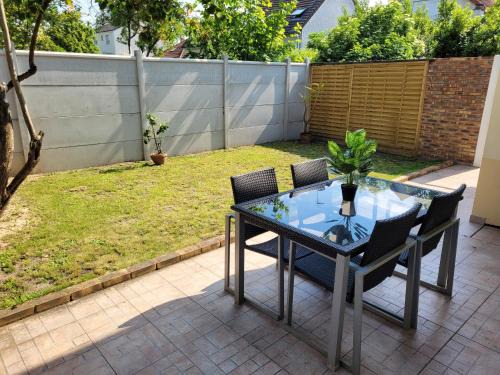 Tremblay-en-France Apartment | charmant studio de 30 m2 très calme avec sa grande belle terrasse et son jardin PRIVATIF
