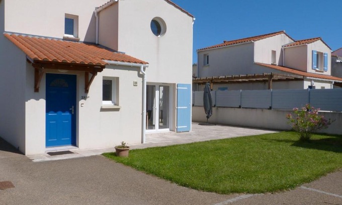 La Tranche-sur-Mer House | Charmante maison rénovée avec terrasse, proche mer, La Tranche-sur-Mer, 6 pers, Wifi, parking. - FR-1-194-224