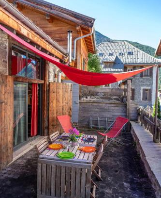 Aiguilles Apartment | Charmante maison en pierre du Queyras - espace et luminosité