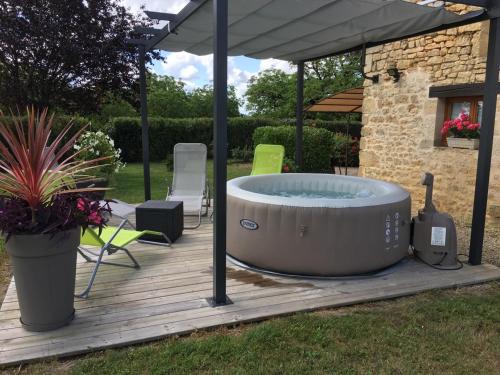 Granges-dAns House | Charmante maison périgourdine avec spa gonflable, proche Hautefort, idéale famille et détente - FR-1-616-167