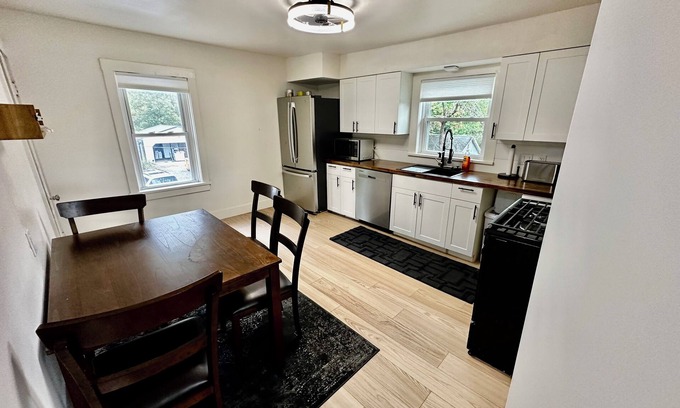 Youngstown Apartment | Charming 1-bedroom apartment with AC, WiFi in welcoming Youngstown.