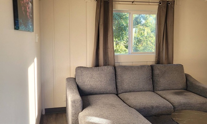 Bunker Hill Apartment | Charming 1-bedroom apartment in lovely Coos Bay. Wi-Fi included!