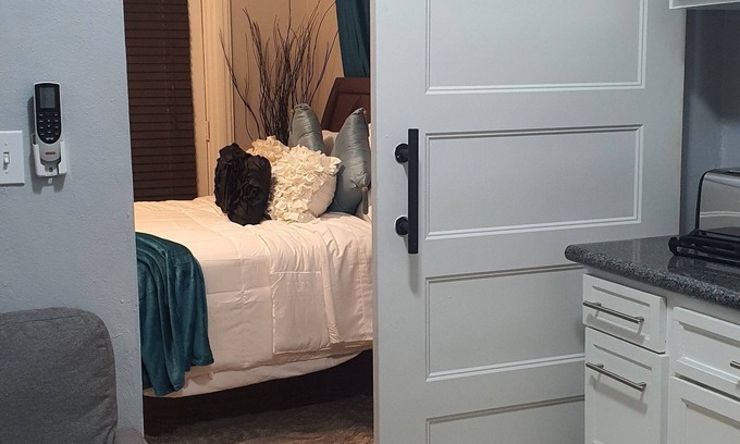 Belair Estates Apartment | Charming 1-bedroom apartment in beautiful Nassau with WiFi, AC