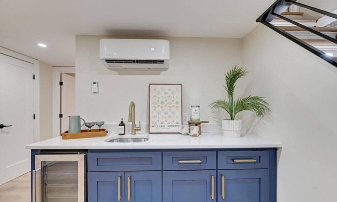 Petworth House | Charming 1-bedroom basement with private entrance near Petworth metro