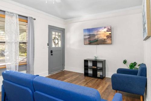 Downtown House | Charming 1-Bedroom Home in Lakeland!