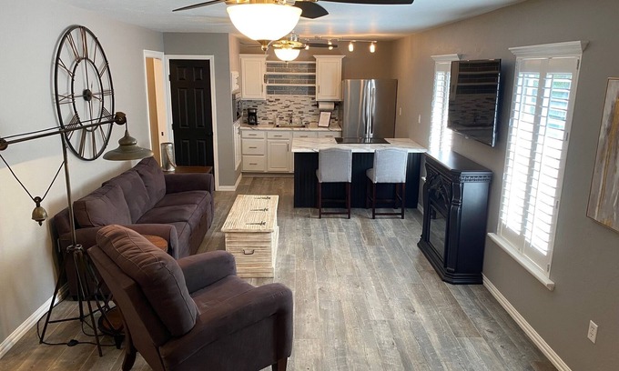 Kingston House | Charming 1-bedroom house in Buncombe Creek - Kingston, OK