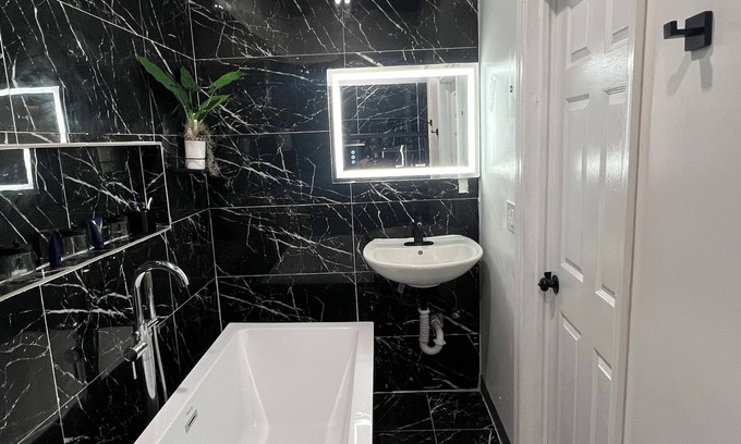 Liberty City House | Charming 1-bedroom house in pleasant Miami with AC, WiFi