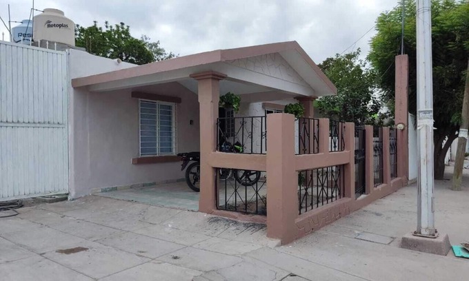 Guamuchil House | Charming 1-bedroom house with WiFi and AC in brilliant Las Glorias