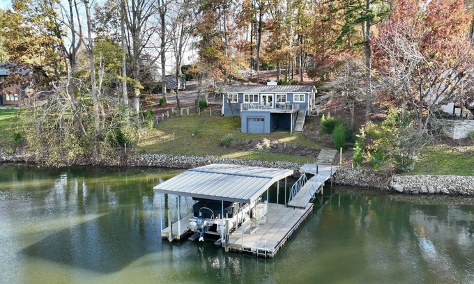 Troutman Cottage | Charming 1-bedroom waterfront cottage with boat dock on Lake Norman