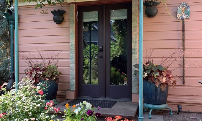 Walla Walla Cottage | Charming 1-bedroom cottage with WiFi, AC in beautiful, historic Walla Walla