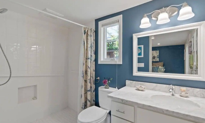 Burlingame House | Charming 1-bedroom with AC and WiFi in Pleasant Burlingame