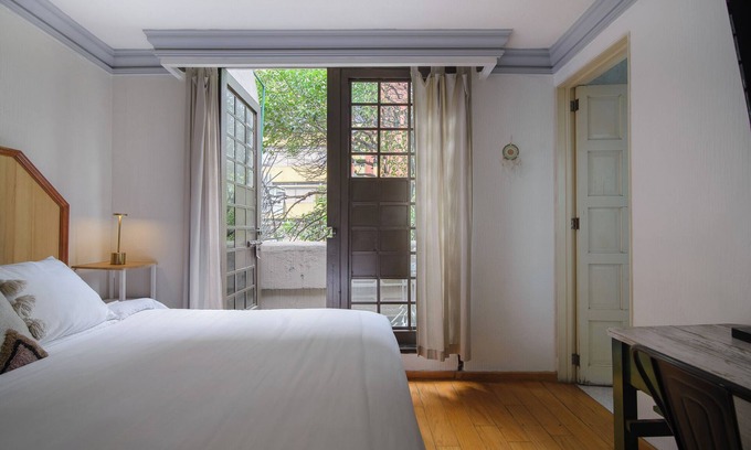 La Condesa Hotel | Charming 1-BR + Balcony, WiFi & TV; in wonderful Condesa, Mexico City