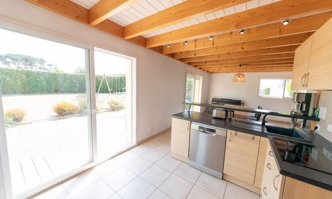 Porspoder House | Charming 10-person gîte with SPA, 700 metres from the beach!