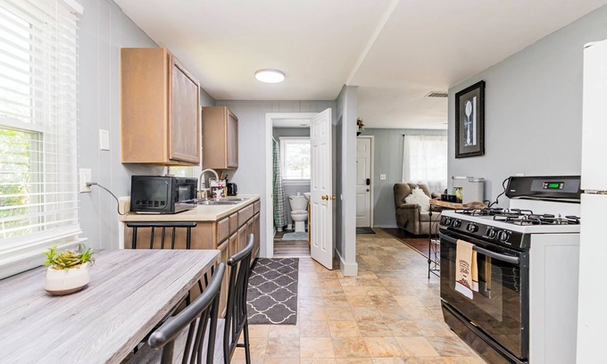 Muncie House | Charming 2-bed/1-bath house close to IUH Ball, BSU in Muncie