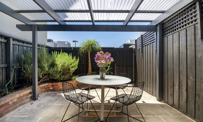 Cremorne House | Charming 2-Bed Home with Outdoor Space in Cremorne