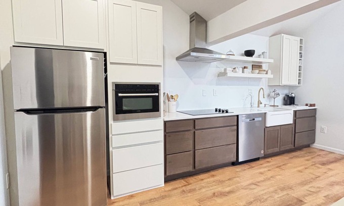 Brodheadsville Apartment | Charming 2-bedroom apartment with AC, WiFi in lovely Poconos