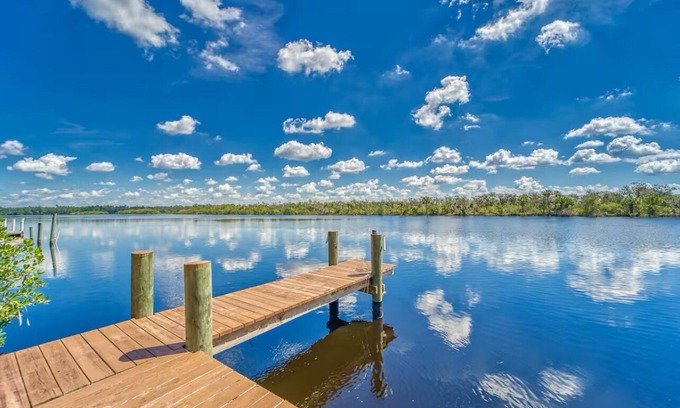 Southside Rural Community House | Charming 2-bedroom 2-full bath home with fishing dock, kayaks, WiFi, AC and more