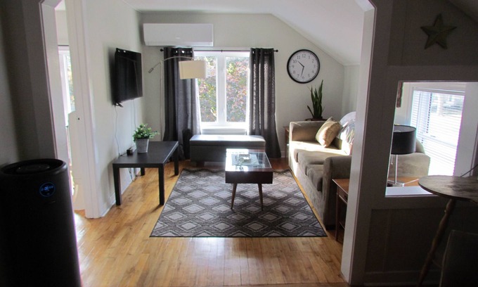 Kingsville Apartment | Charming 2-bedroom apartment with AC and WiFi in lovely Kingsville