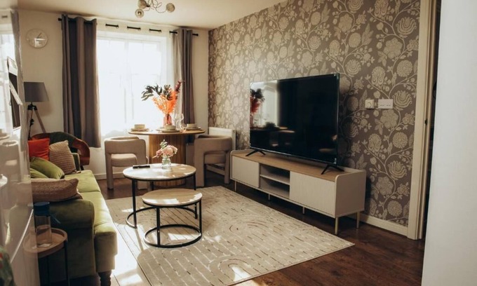 Bromley Common and Keston Apartment | Charming 2-bedroom apartment in delightful Bromley with WiFi