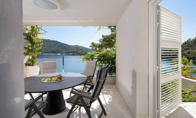 Pasadur Apartment | Charming 2-bedroom apartment in delightful Pasadur with WiFi, AC, coast line.