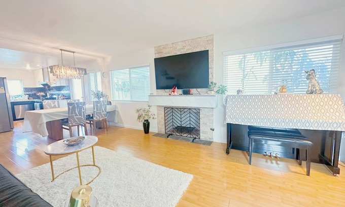 Fullerton House | Charming 2-bedroom bungalow in fabulous Fullerton