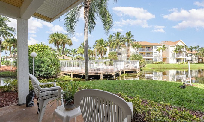 Ocean Side Village Condo | Charming 2-bedroom condo with WiFi, AC in awesome Melbourne.0.5 miles from Beach