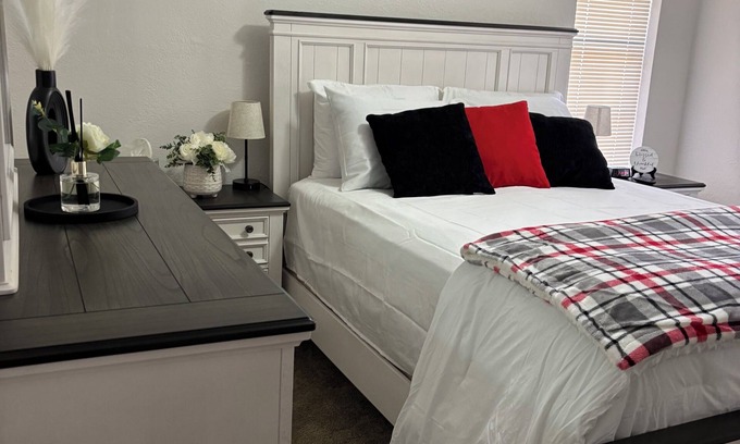 Norman Condo | Charming 2-bedroom condo in pleasant Norman with WiFi, AC