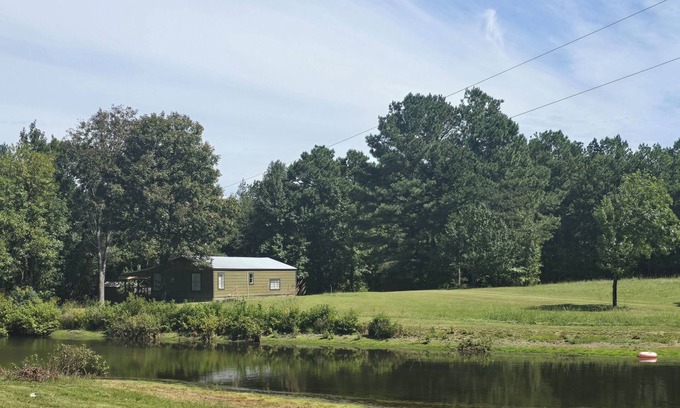 Smyrna House | Charming 2-bedroom house with WiFi, AC in cool Atlanta